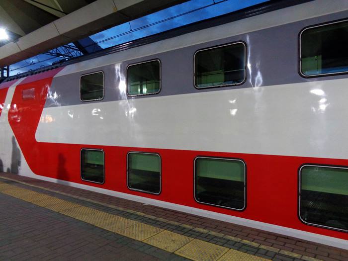 двухэтажный вагод поезда из Москвы