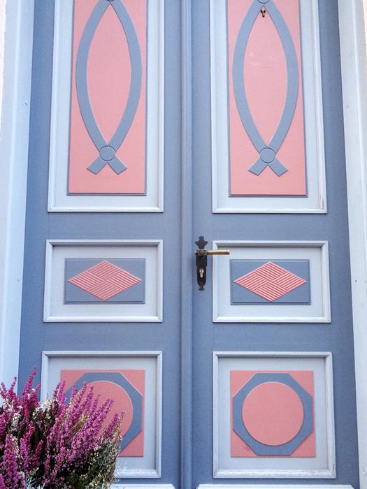 розово-голубая дверь