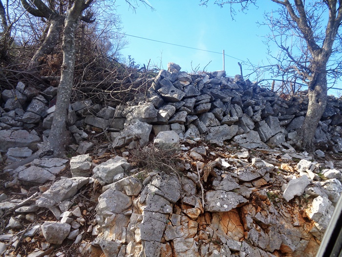 каменистая почва острова Црес