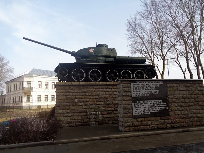 памятник танку