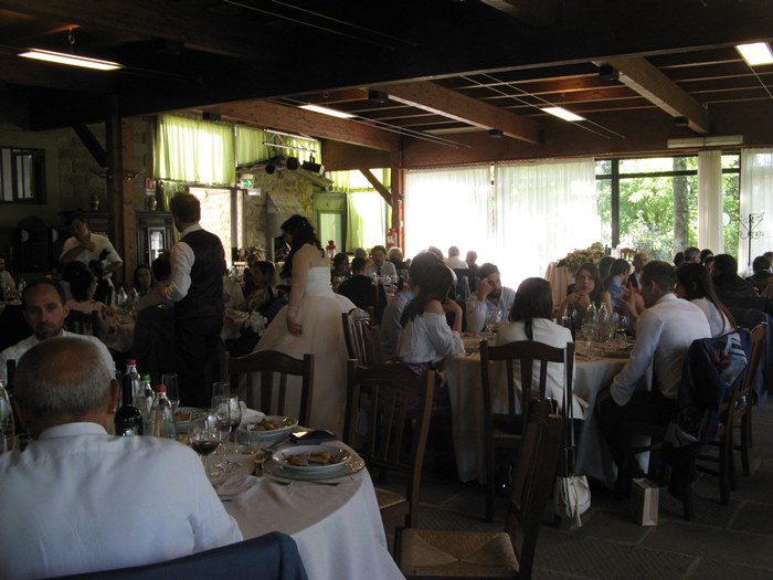свадьба в Италии - праздничный обед в ресторане