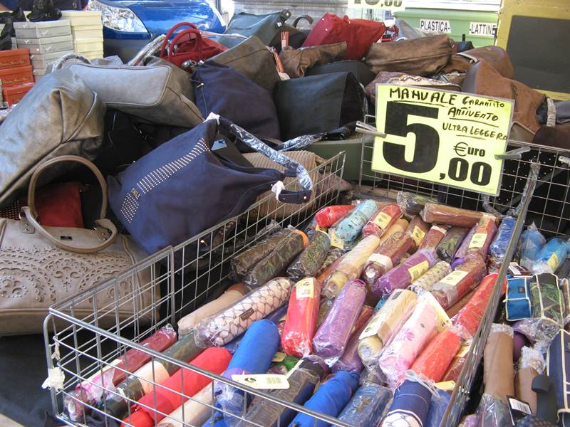 вещевой рынок - зонты, сумки
