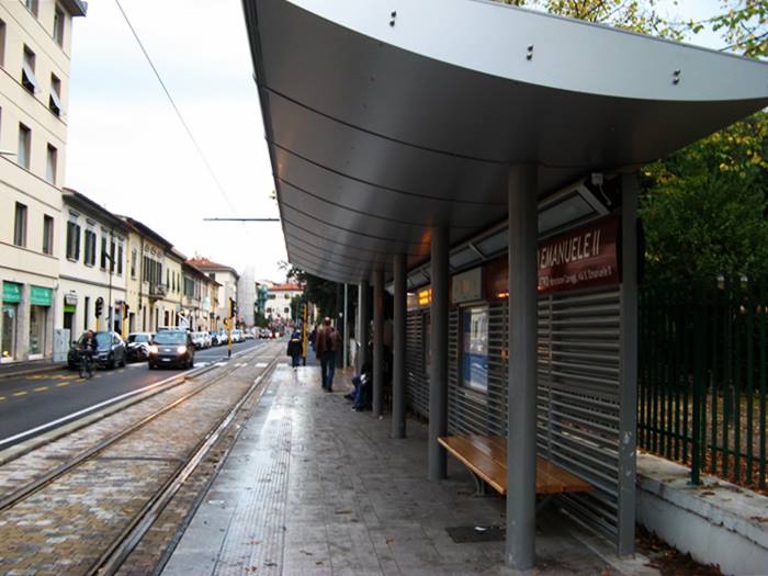 трамвайная остановка во Флоренции