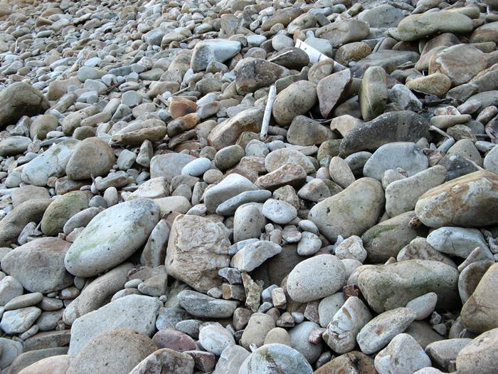 камни на пляже Рипа Барата