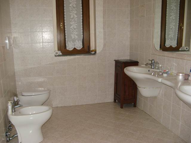 туалет отделан качественной плиткой