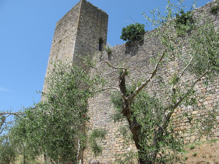 крепостная стена в Монтериджони