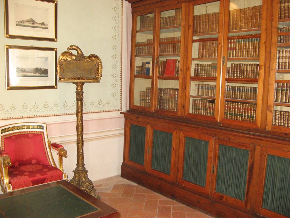 Часть библиотеки во дворце Мулини