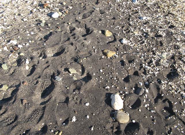пляж Канелло - песок серого цвета