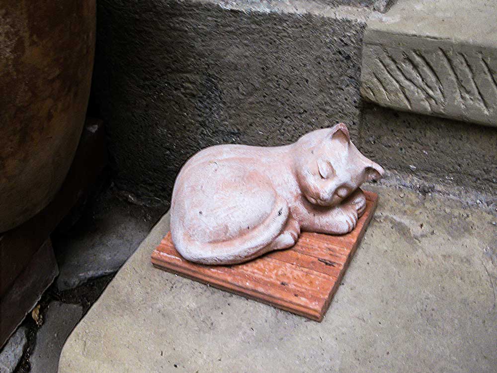 керамическая кошка