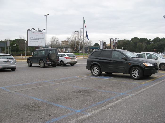 парковка в аэропорту Флоренции