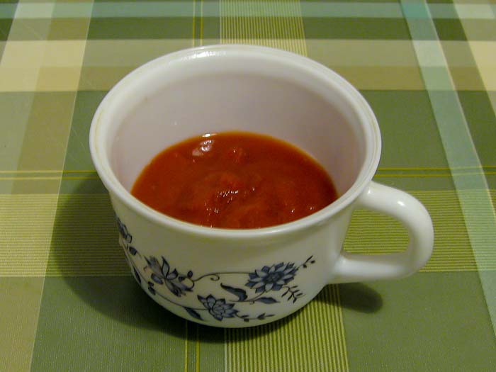 чашка с томатной пастой