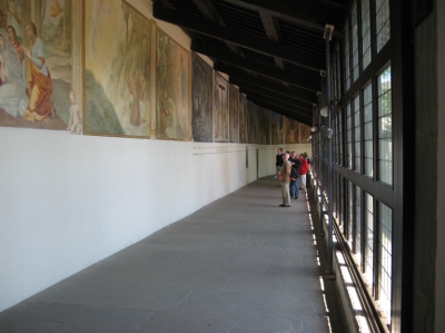 галерея с фресками в Ла Верна