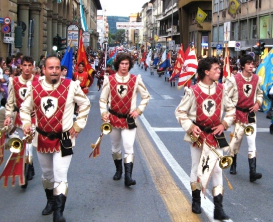 Ареццо, шествие