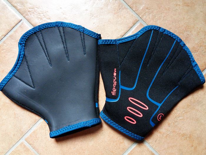 перчатки для плавания