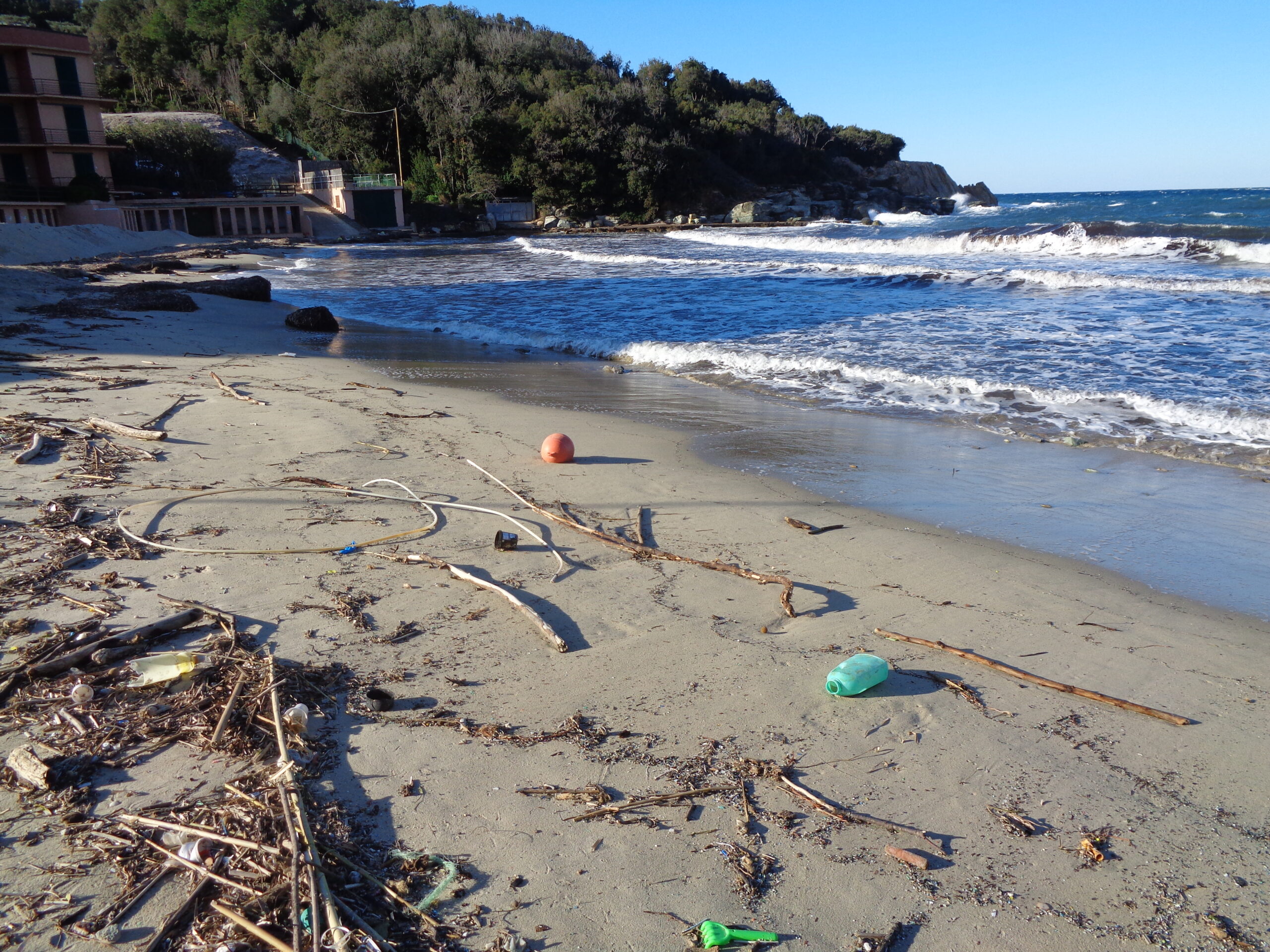 пластик на пляже Спартая