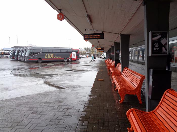 автобусные платформы на автовокзале Таллинна.