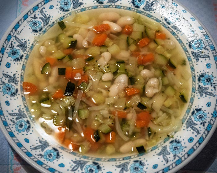 суп на основе фасоли и овощей
